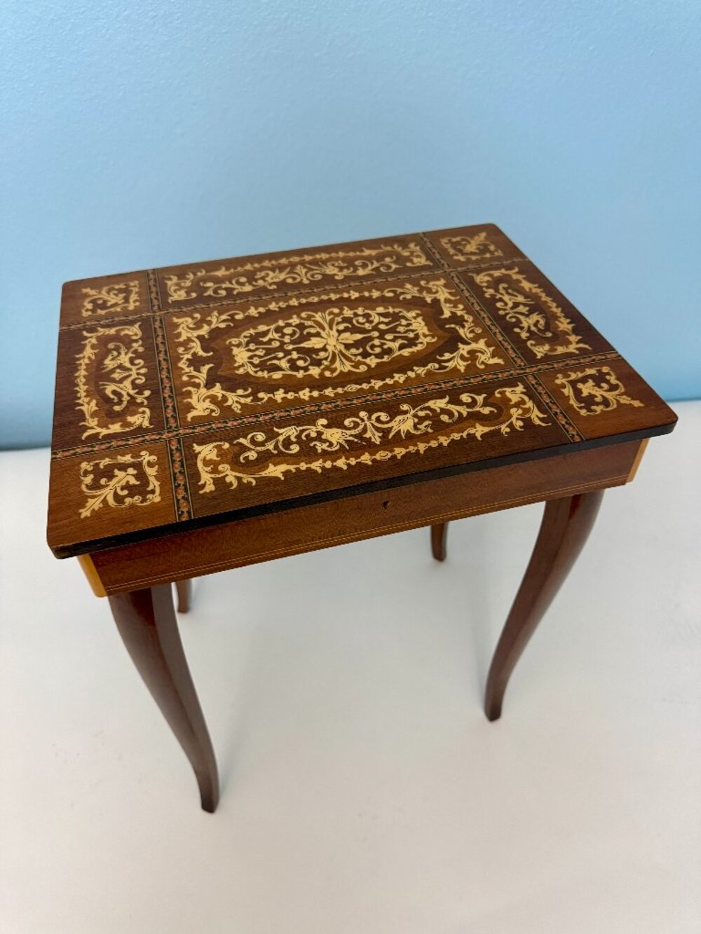Vintage Musical Italian Table Hand Crafted Inlaid Natural Wood Music Box